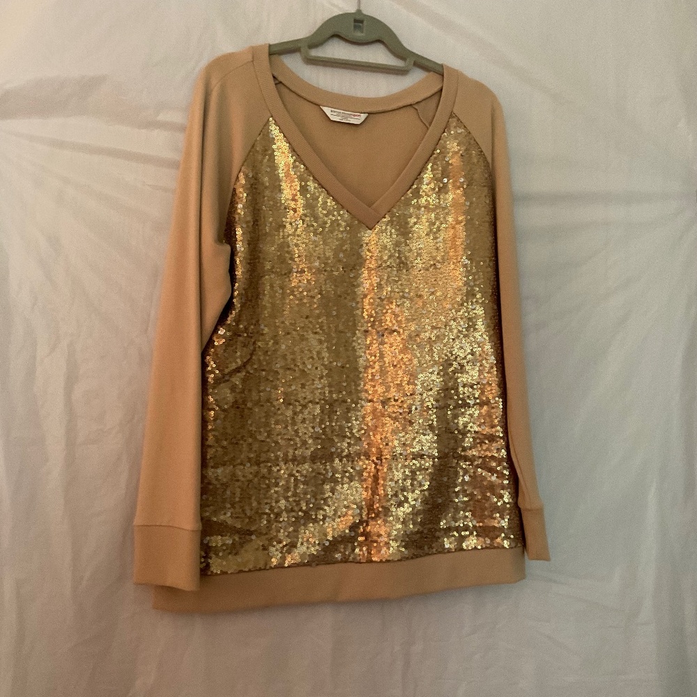 New never worn v neck shirt gold and silver sequins on front of top